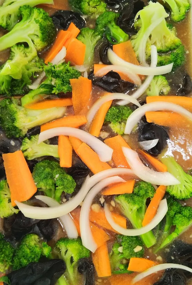 Brocolis Sautées Aux Champignons Noirs